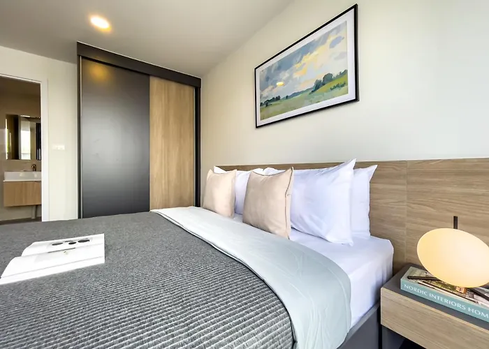 Near Bts - Near Iconsiam - Pool And Gym - Sontana Apartment Bangkok